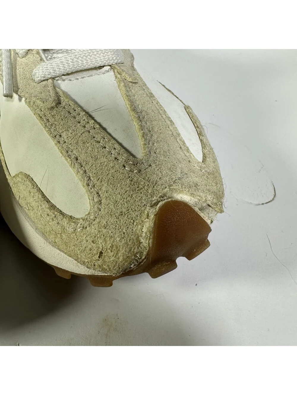 New Balance 327 Women’s 6.5 Sneakers White Tan WS327NAD Toe Damage Flaw